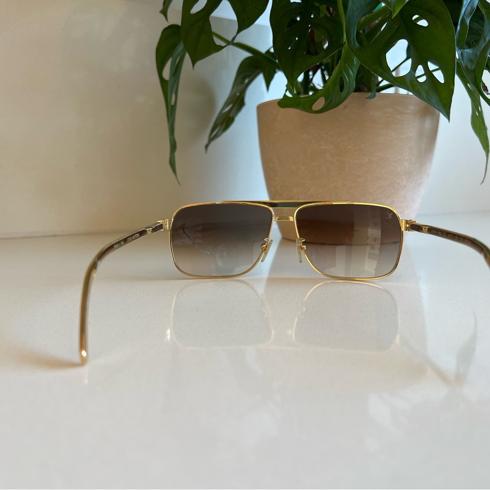 Louis Vuitton Z0549U Gold Metal Navigator Sunglasses Brown Gradient Lens - Picture 6 of 8
